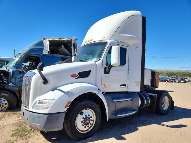 2017 PETERBILT 579 SEMI TRUCK