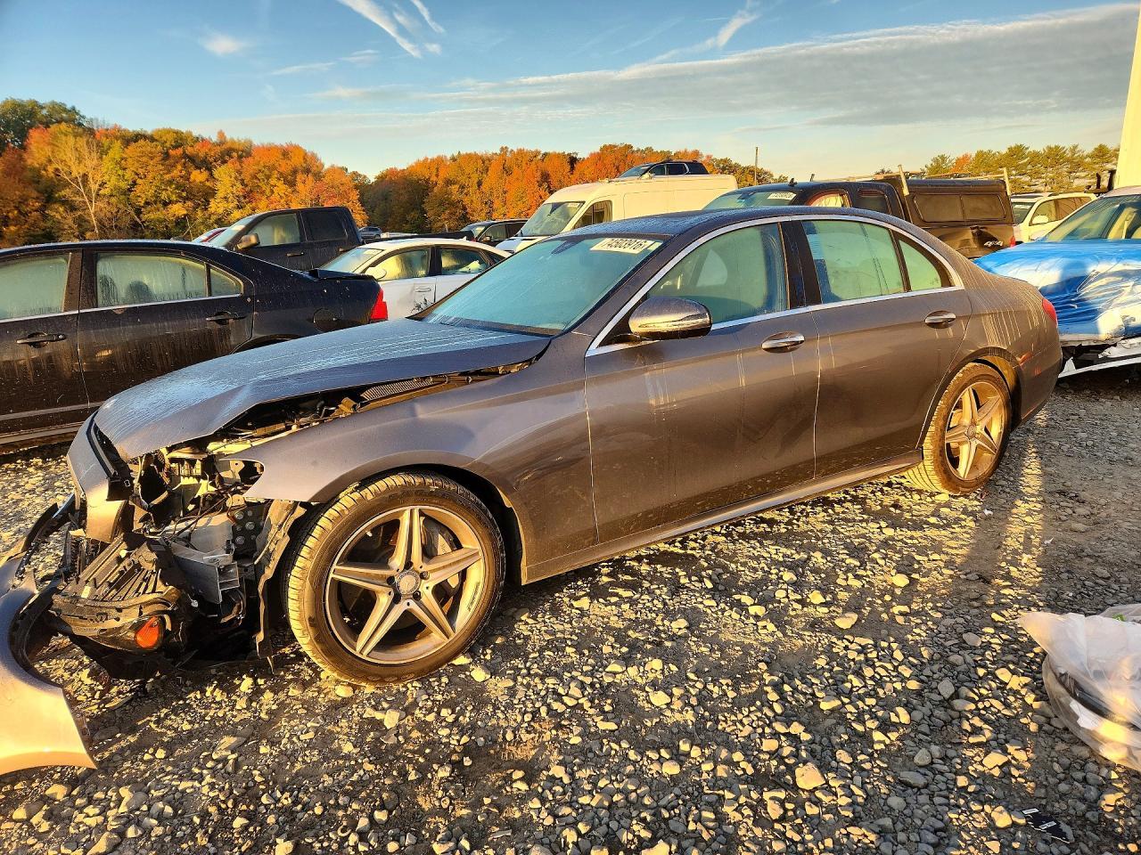 Vista de 2017 MERCEDES-BENZ E 300 4MATIC, ángulo 1