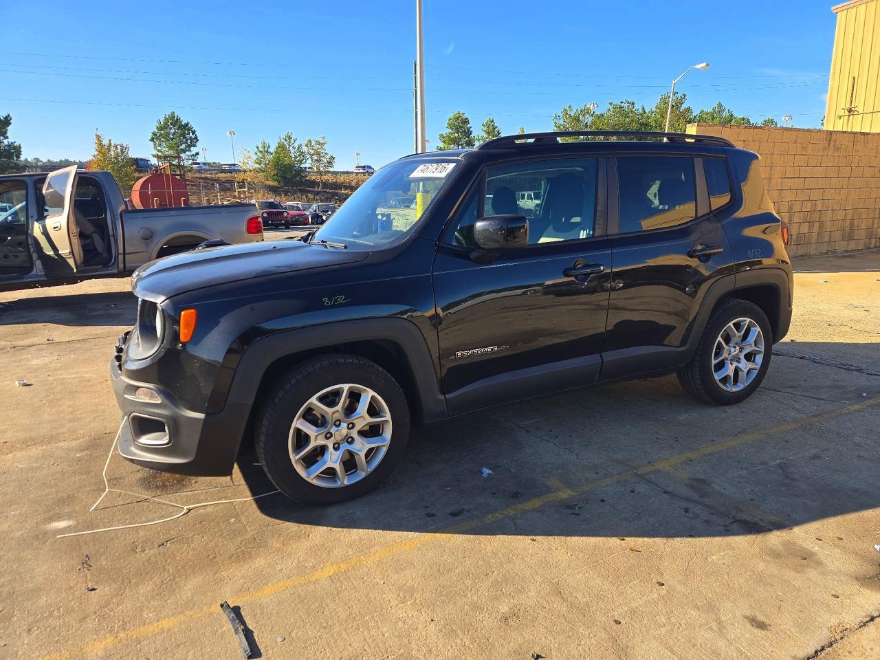Vue de 2017 JEEP RENEGADE LATITUDE, angle 1