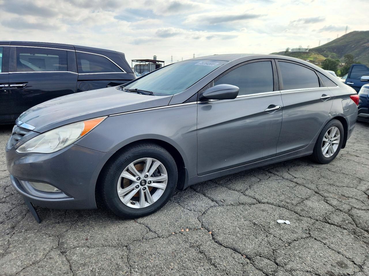 Vista de 2013 HYUNDAI SONATA GLS, ángulo 1