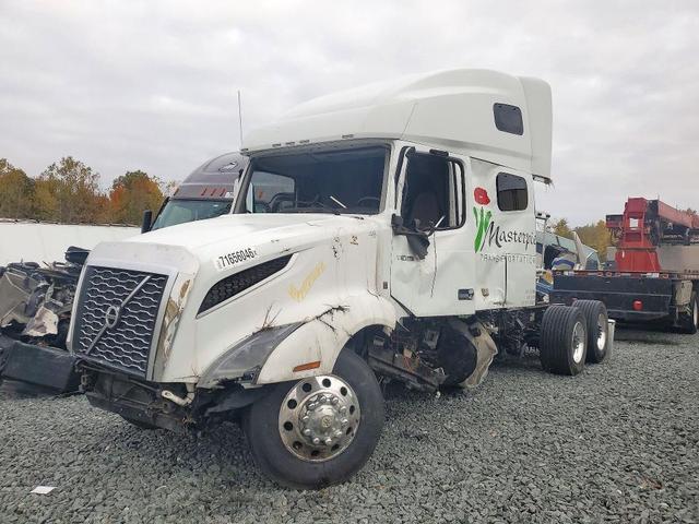 2022 VOLVO VN
