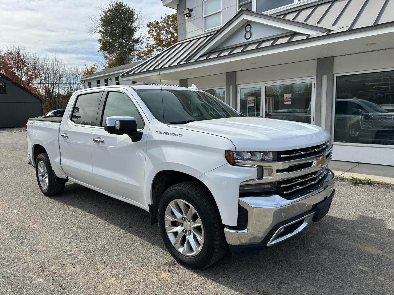 Vista de 2022 CHEVROLET SILVERADO LTD K1500 LTZ, ángulo 1
