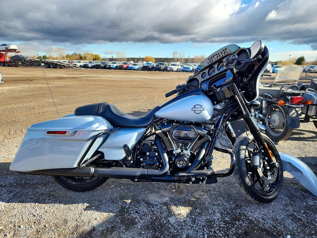 Vue de 2023 HARLEY-DAVIDSON FLHXS, angle 1