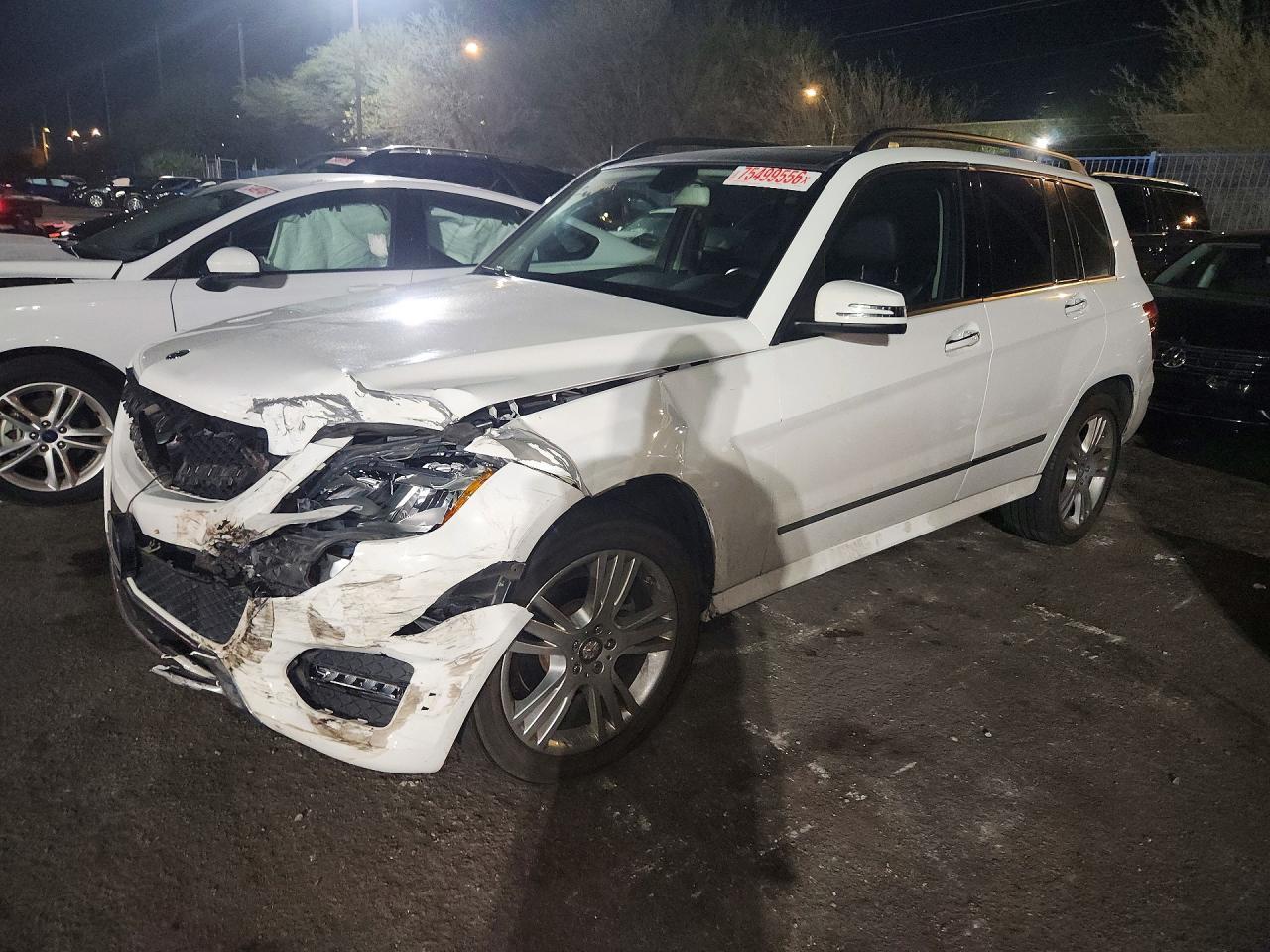 منظر 2015 MERCEDES-BENZ GLK 350، زاوية 1