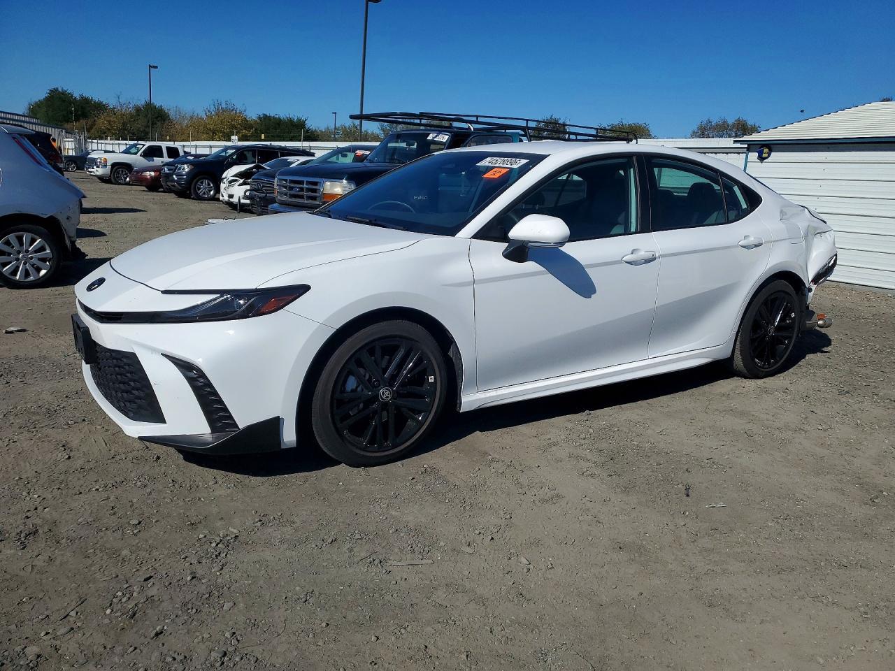 Vista de 2025 TOYOTA CAMRY SE, ángulo 1
