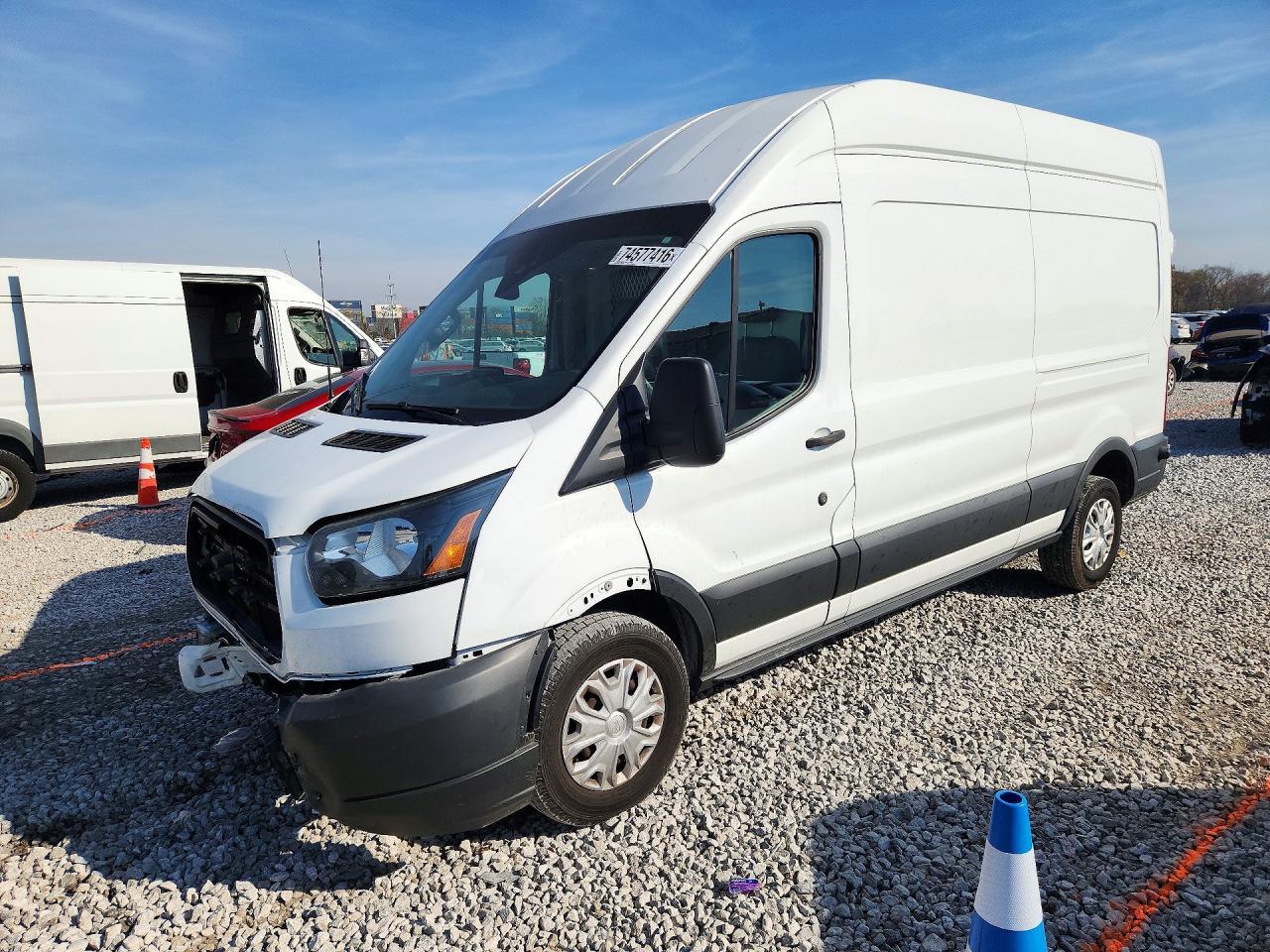 Вид 2015 FORD TRANSIT, угол 1