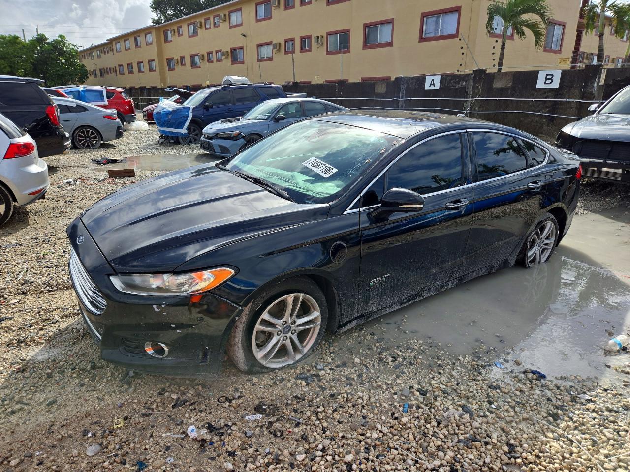 Vista de 2016 FORD FUSION TITANIUM PHEV, ángulo 1