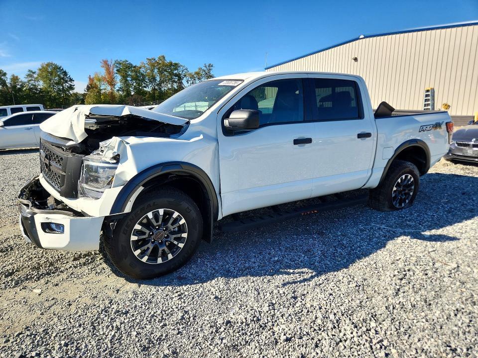 2024 NISSAN TITAN PRO-4X  