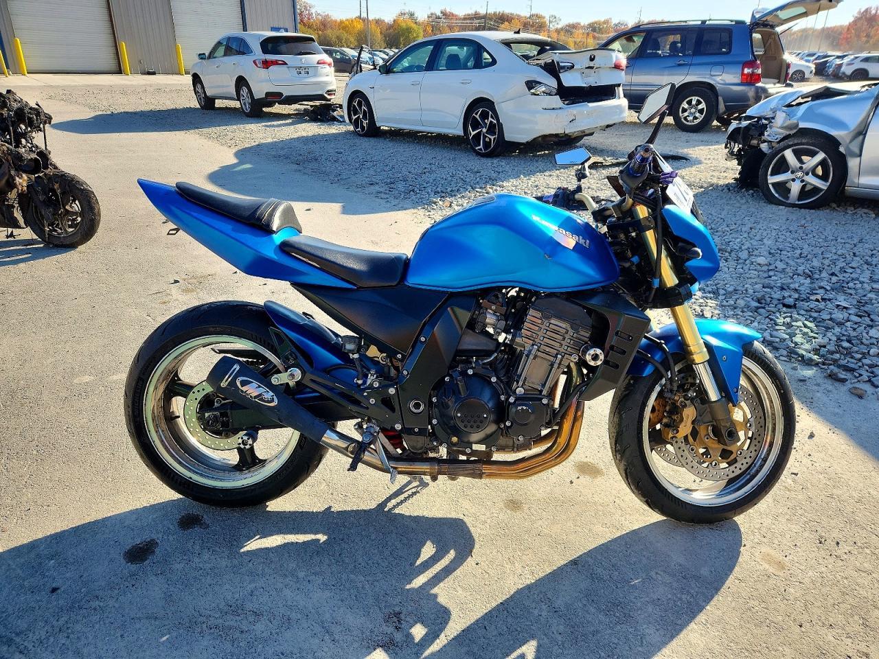Vue de 2006 KAWASAKI ZR1000 A1, angle 1