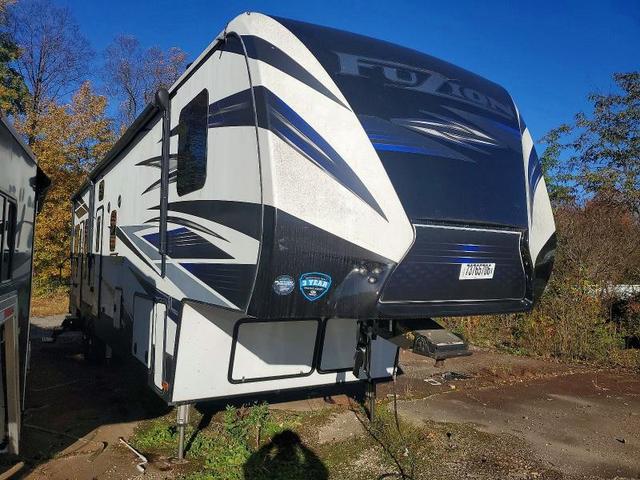 2019  FUZION - CAMPER