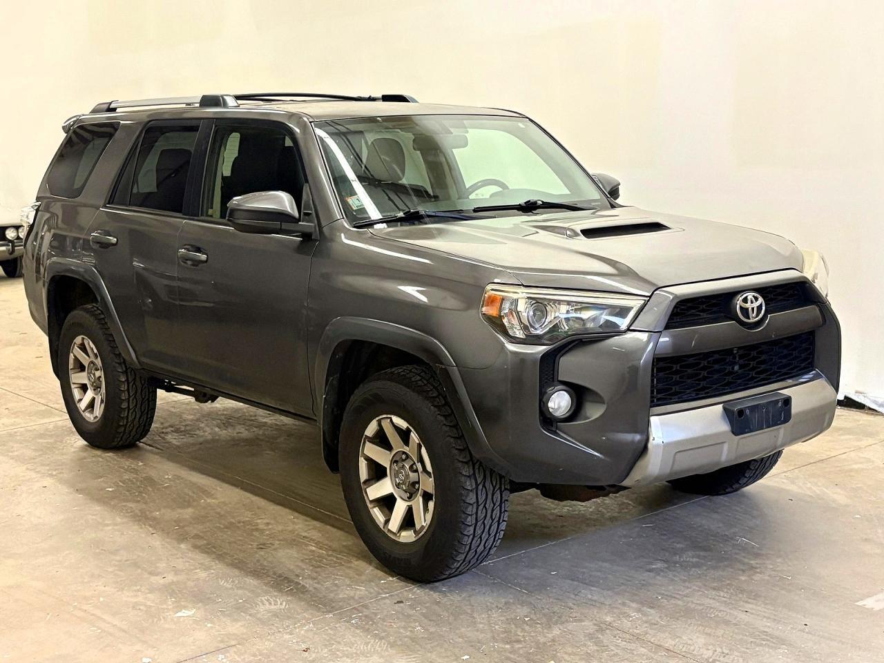 Vue de 2014 TOYOTA 4RUNNER TRAIL, angle 1