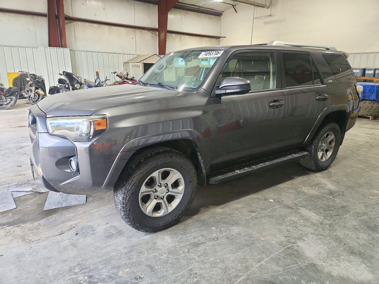 Vista de 2017 TOYOTA 4RUNNER SR5, ángulo 1