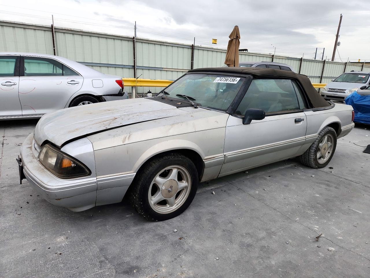 Vue de 1993 FORD MUSTANG LX, angle 1
