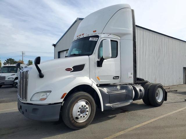 2018 PETERBILT 579 SEMI TRUCK