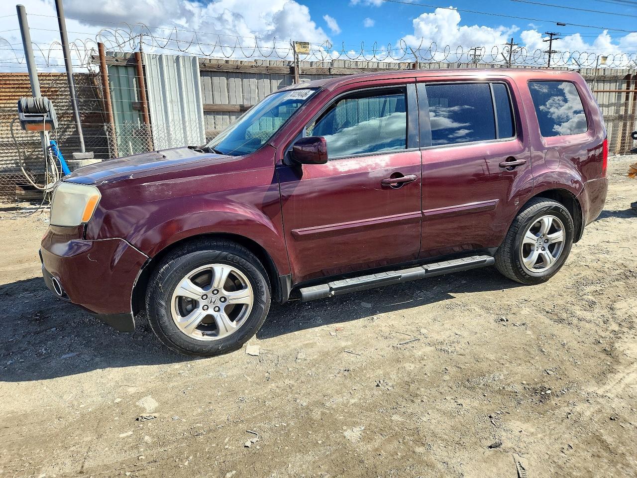 منظر 2014 HONDA PILOT EXL، زاوية 1