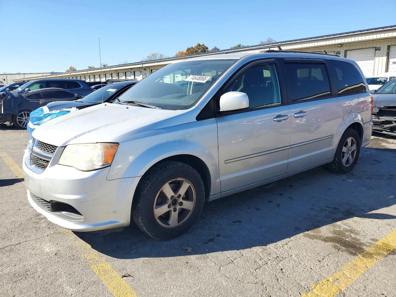 Vue de 2012 DODGE GRAND CARAVAN SXT, angle 1