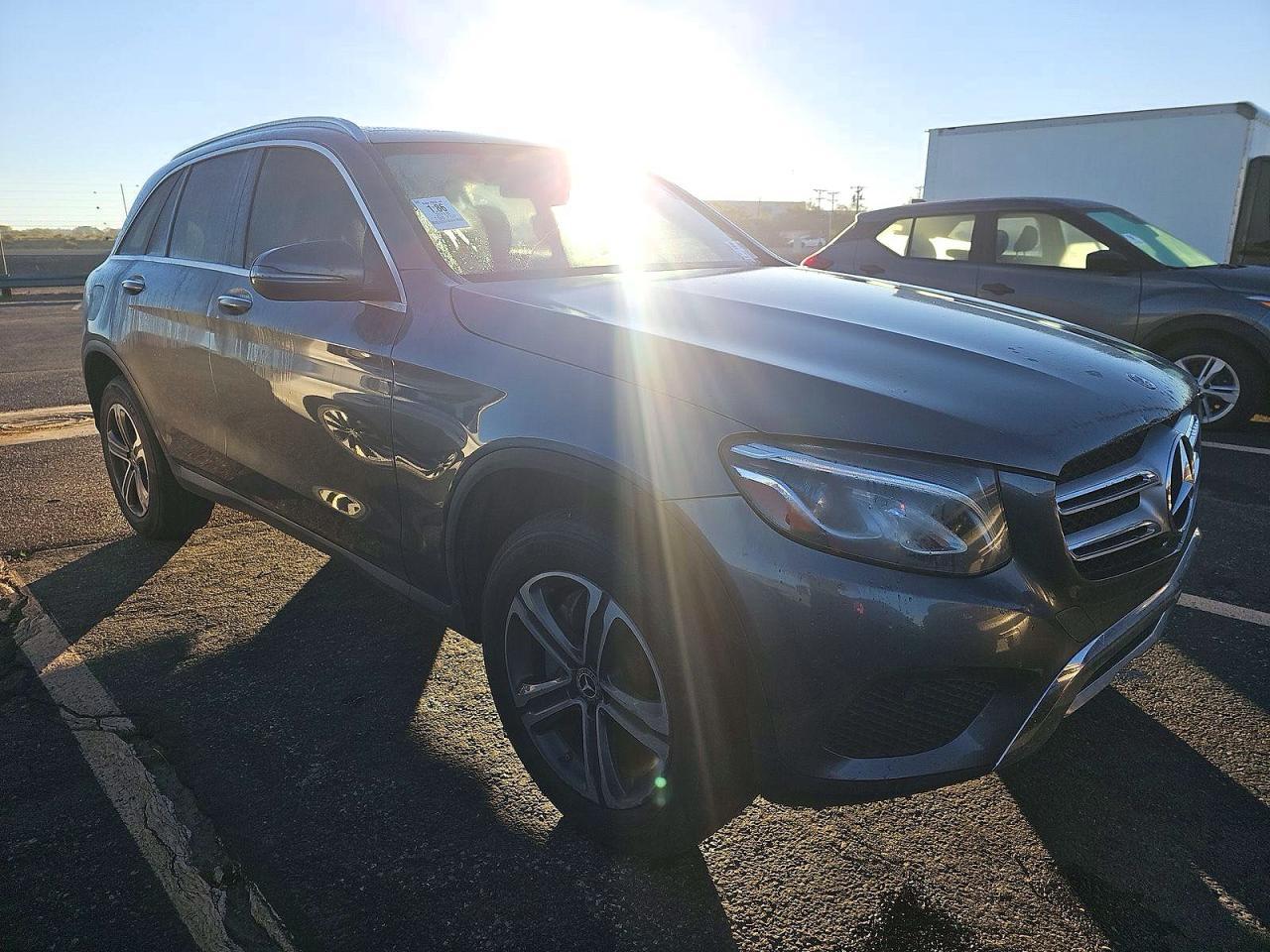 Vue de 2018 MERCEDES-BENZ GLC 300 4MATIC, angle 1