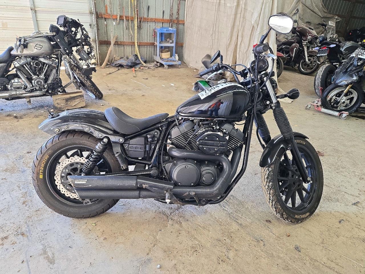 Вид 2015 YAMAHA XVS950 CR, угол 1