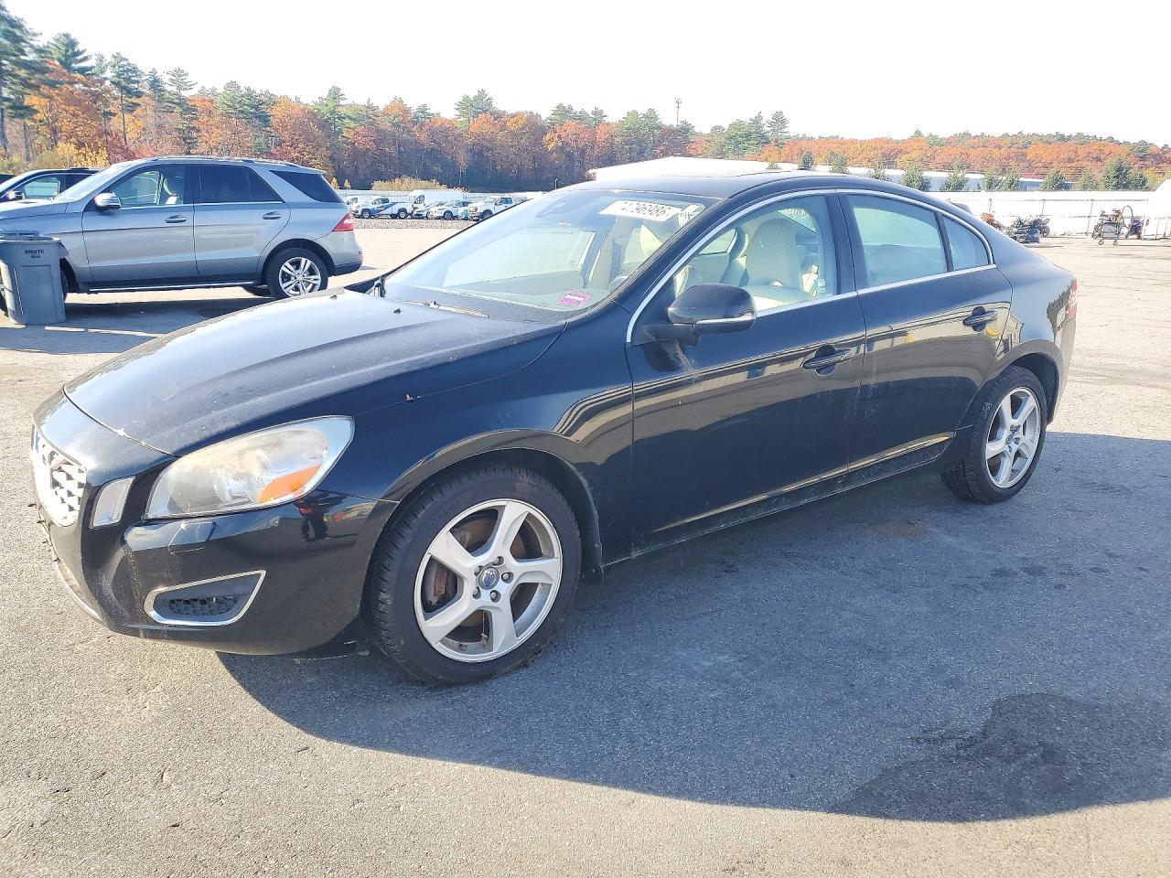 منظر 2013 VOLVO S60 T5، زاوية 1