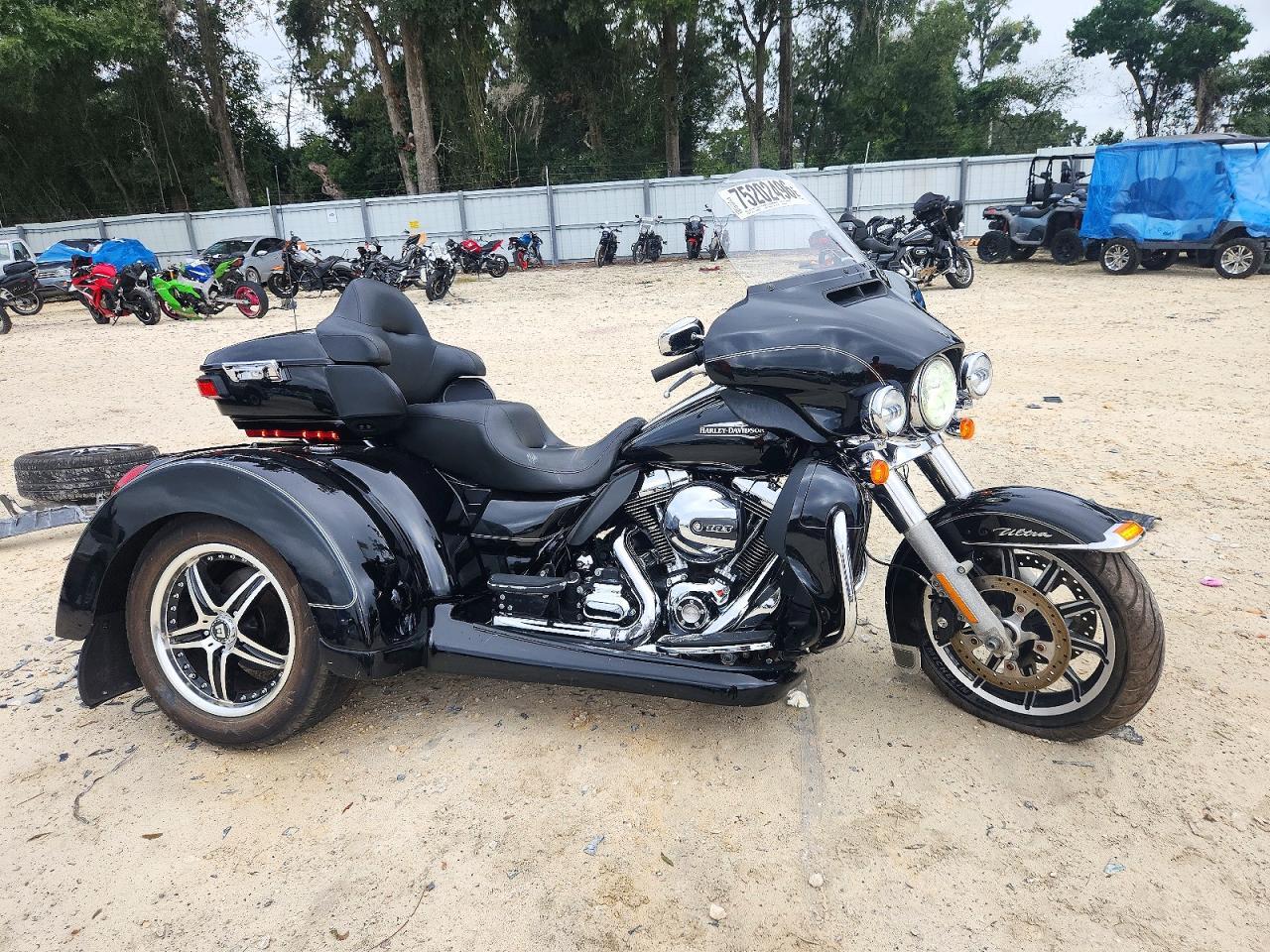 2014 HARLEY-DAVIDSON FLHTCU ULTRA CLASSIC ELECTRA GLIDE view, angle 1