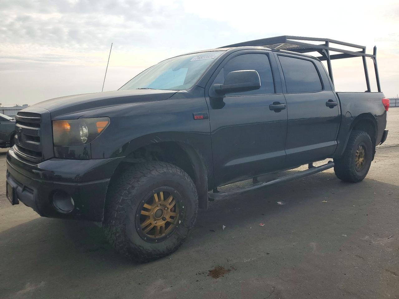 Вид 2013 TOYOTA TUNDRA CREWMAX SR5, угол 1