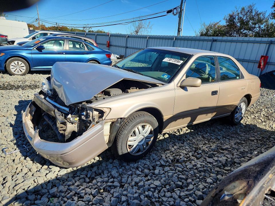 2001 TOYOTA CAMRY LE  