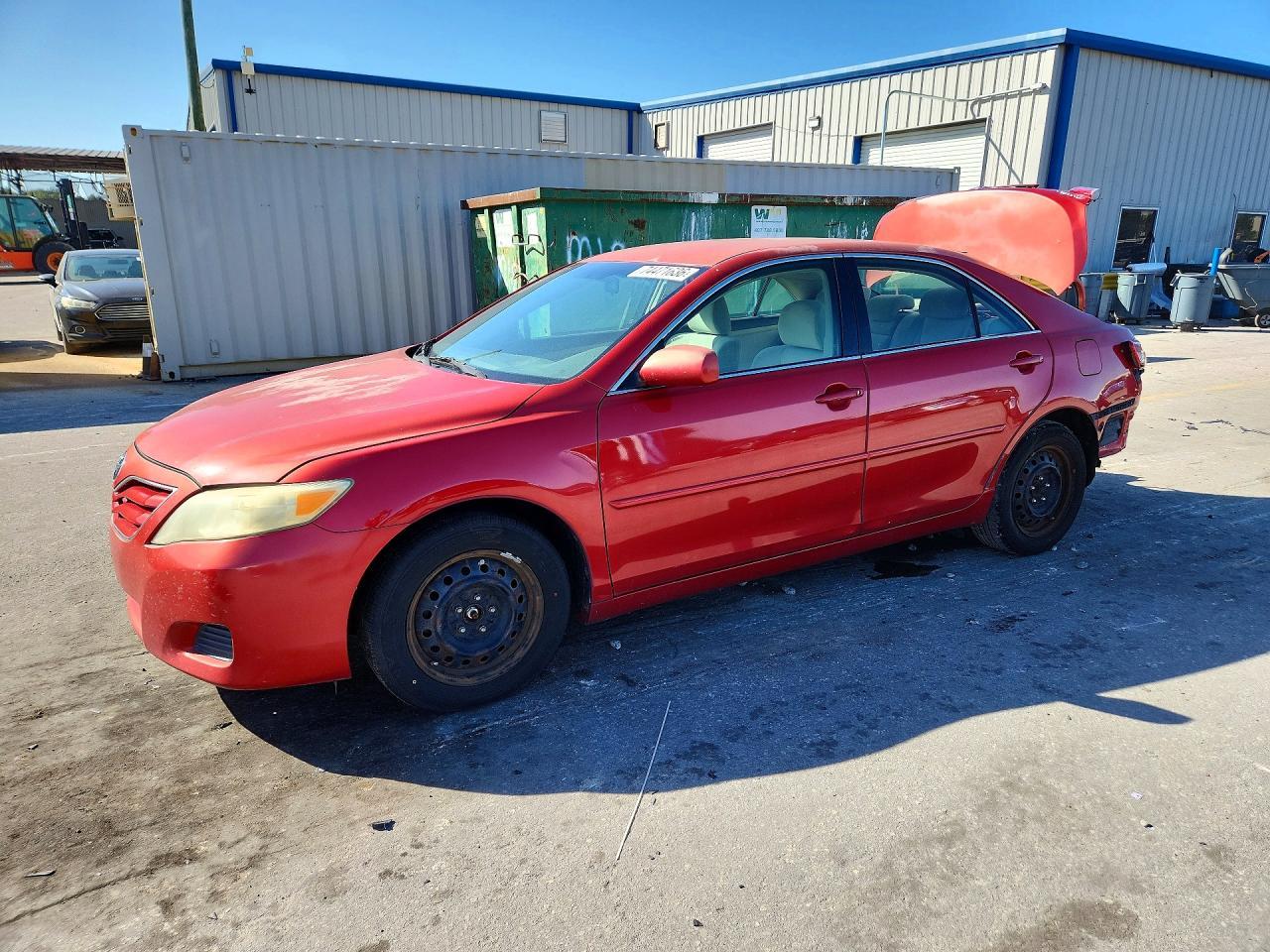منظر 2011 TOYOTA CAMRY LE، زاوية 1