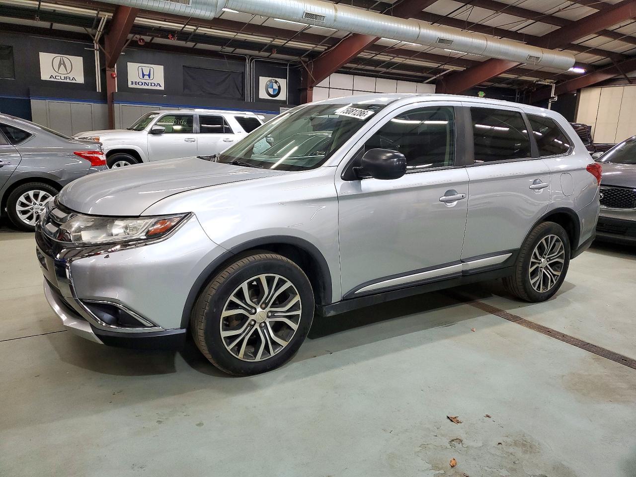 منظر 2017 MITSUBISHI OUTLANDER ES، زاوية 1