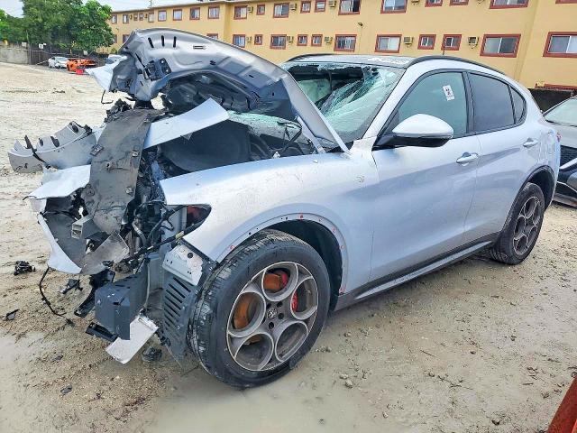 2022 ALFA ROMEO STELVIO TI  