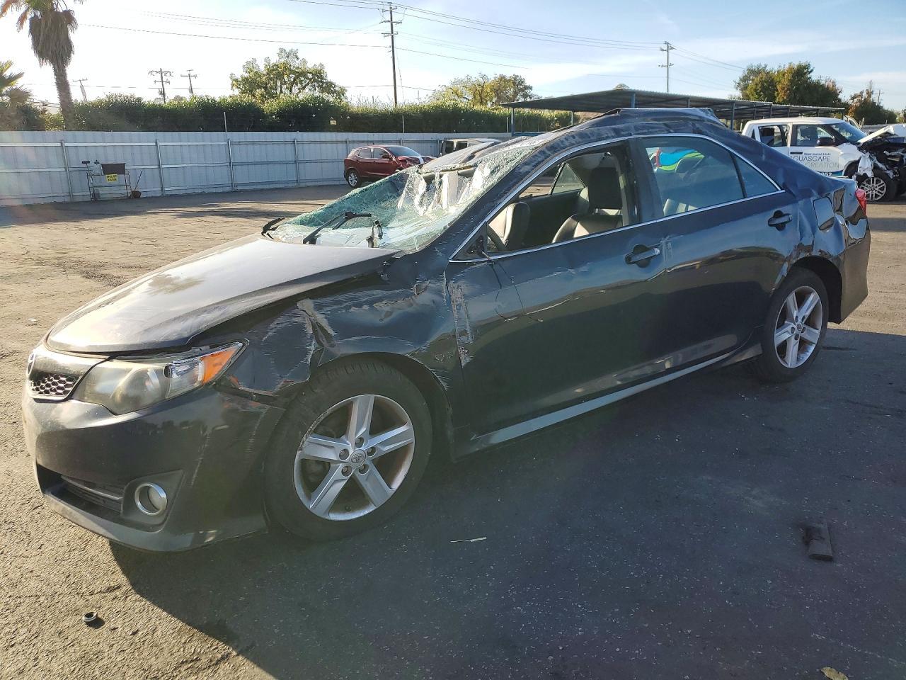 Vedere 2014 TOYOTA CAMRY SE, unghi 1
