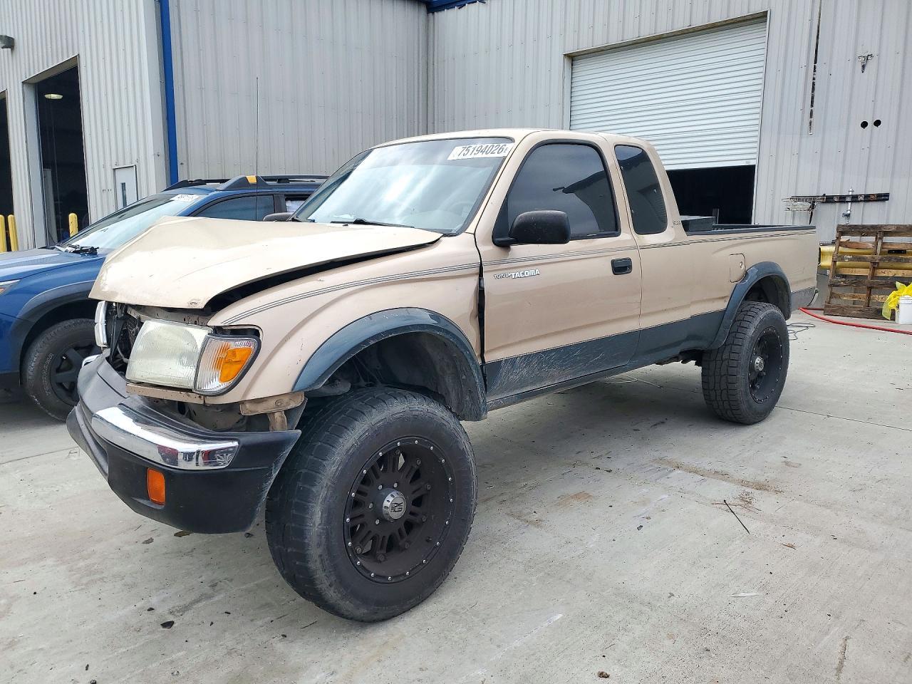 Vue de 1999 TOYOTA TACOMA XTRACAB PRERUNNER, angle 1