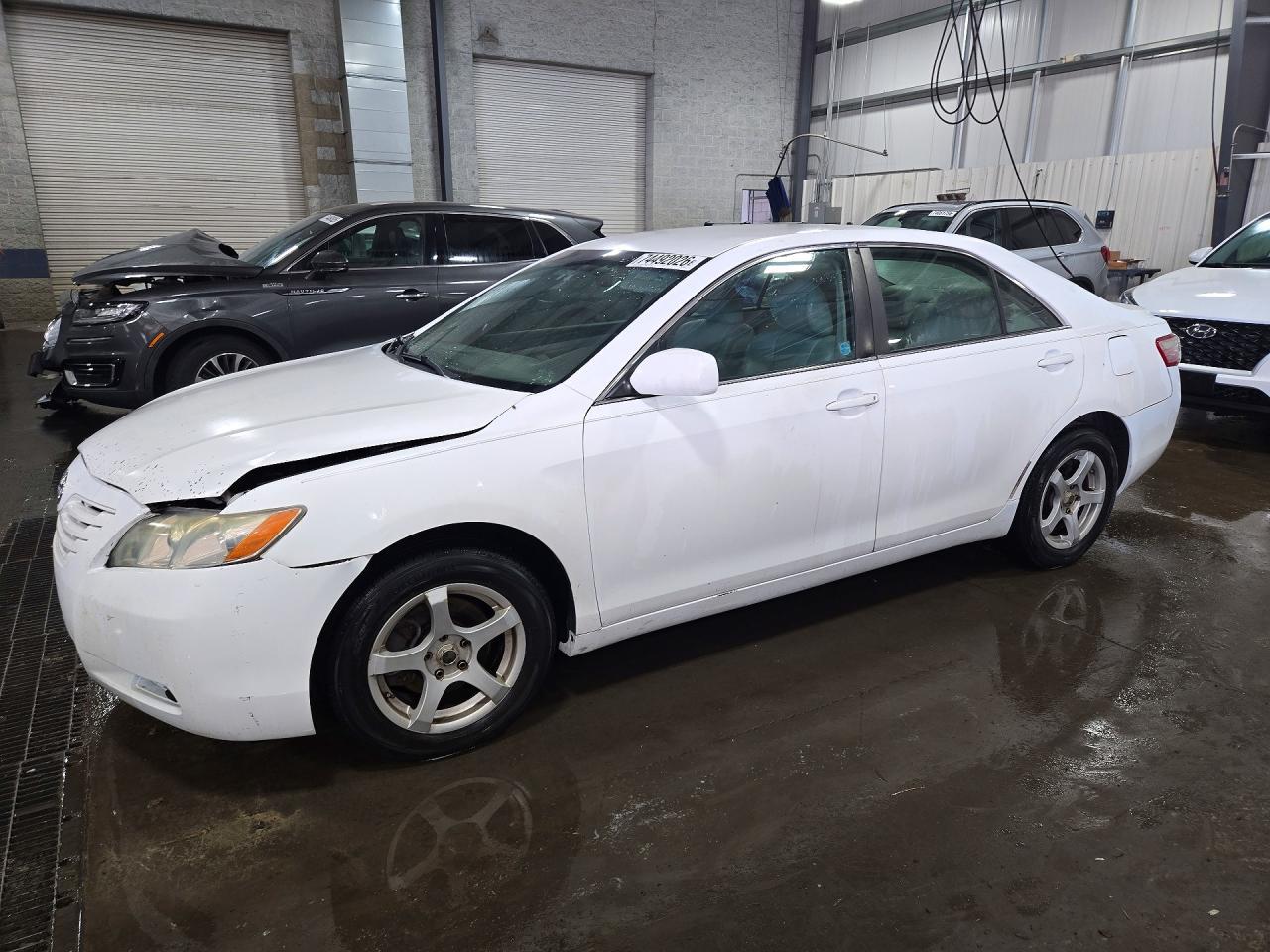 Vista de 2007 TOYOTA CAMRY LE, ángulo 1