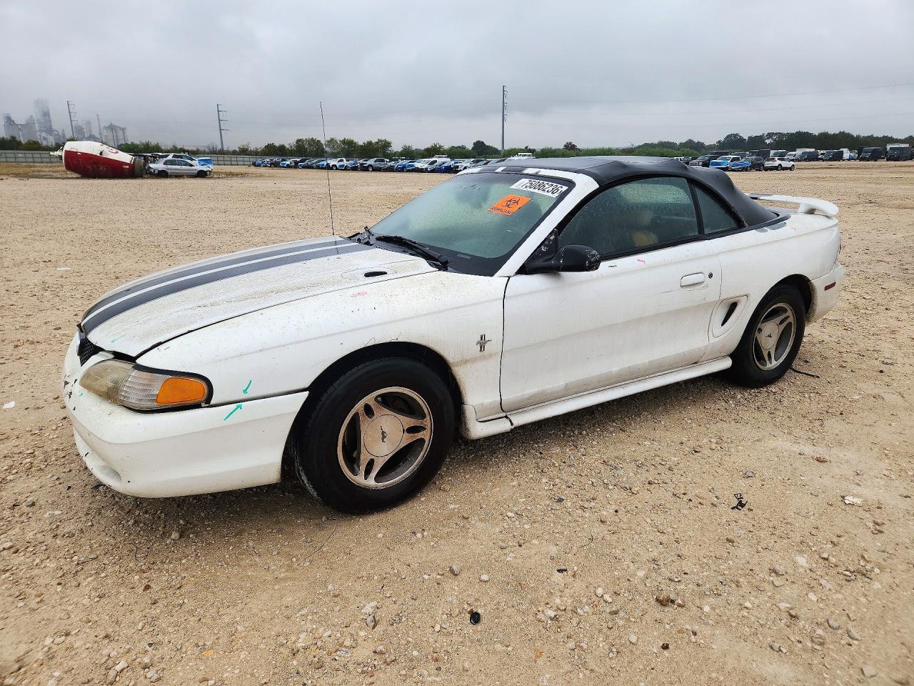 Vista de 1998 FORD MUSTANG CONVERTIBLE, ángulo 1