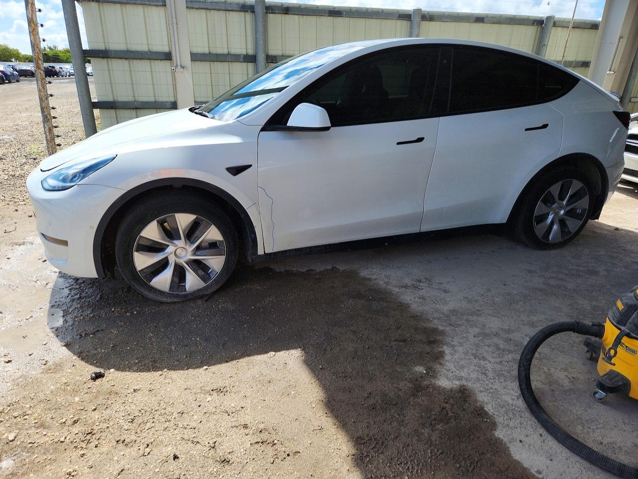 Vista de 2021 TESLA MODEL Y, ángulo 1