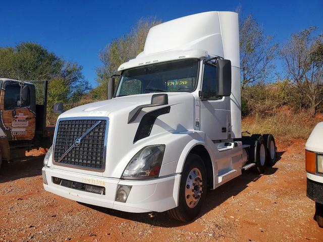 2016 VOLVO VN