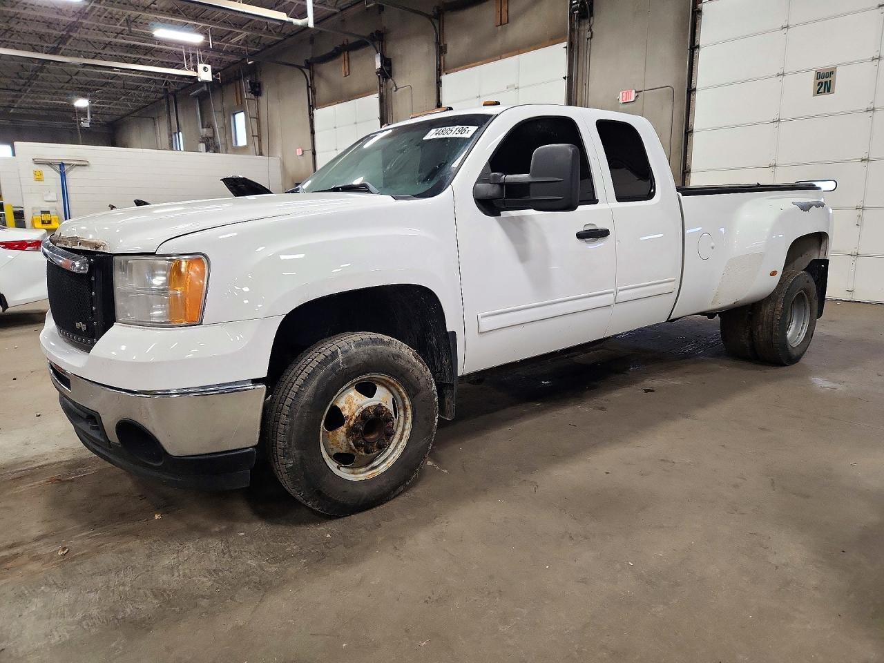 Vista de 2009 GMC SIERRA C3500 SLE, ángulo 1