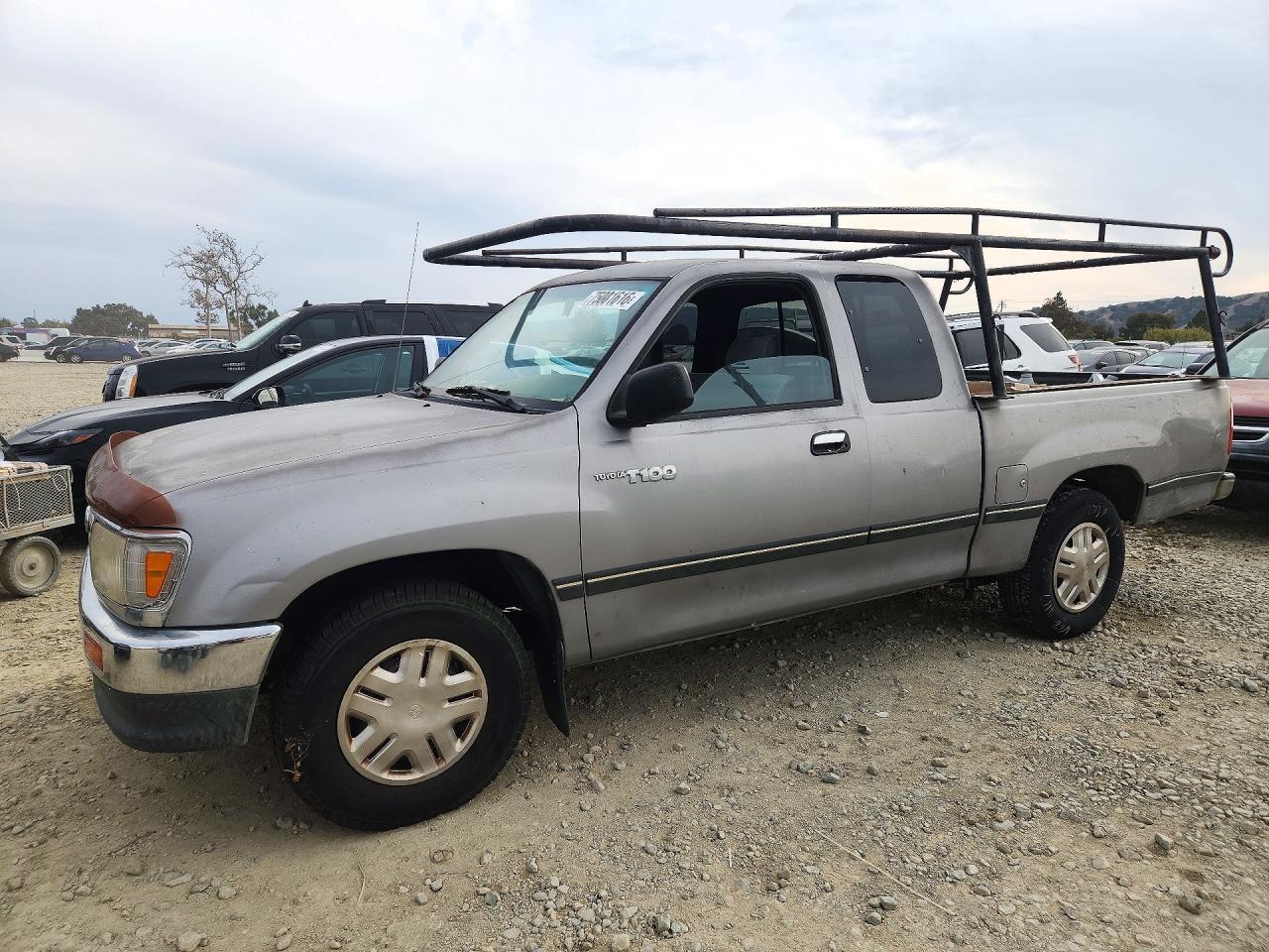 Вид 1997 TOYOTA T100 DX, угол 1