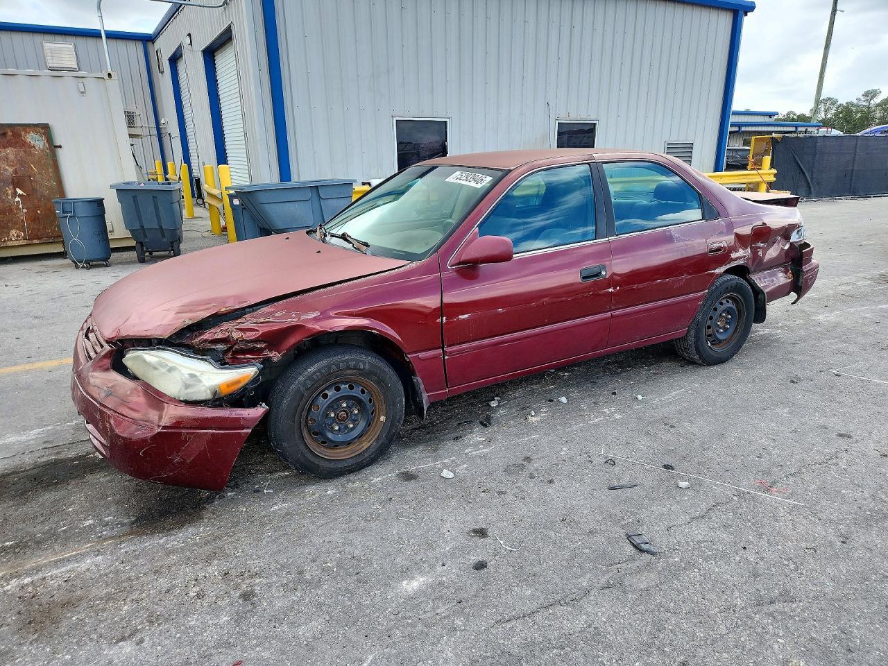 Vedere 1999 TOYOTA CAMRY LE, unghi 1