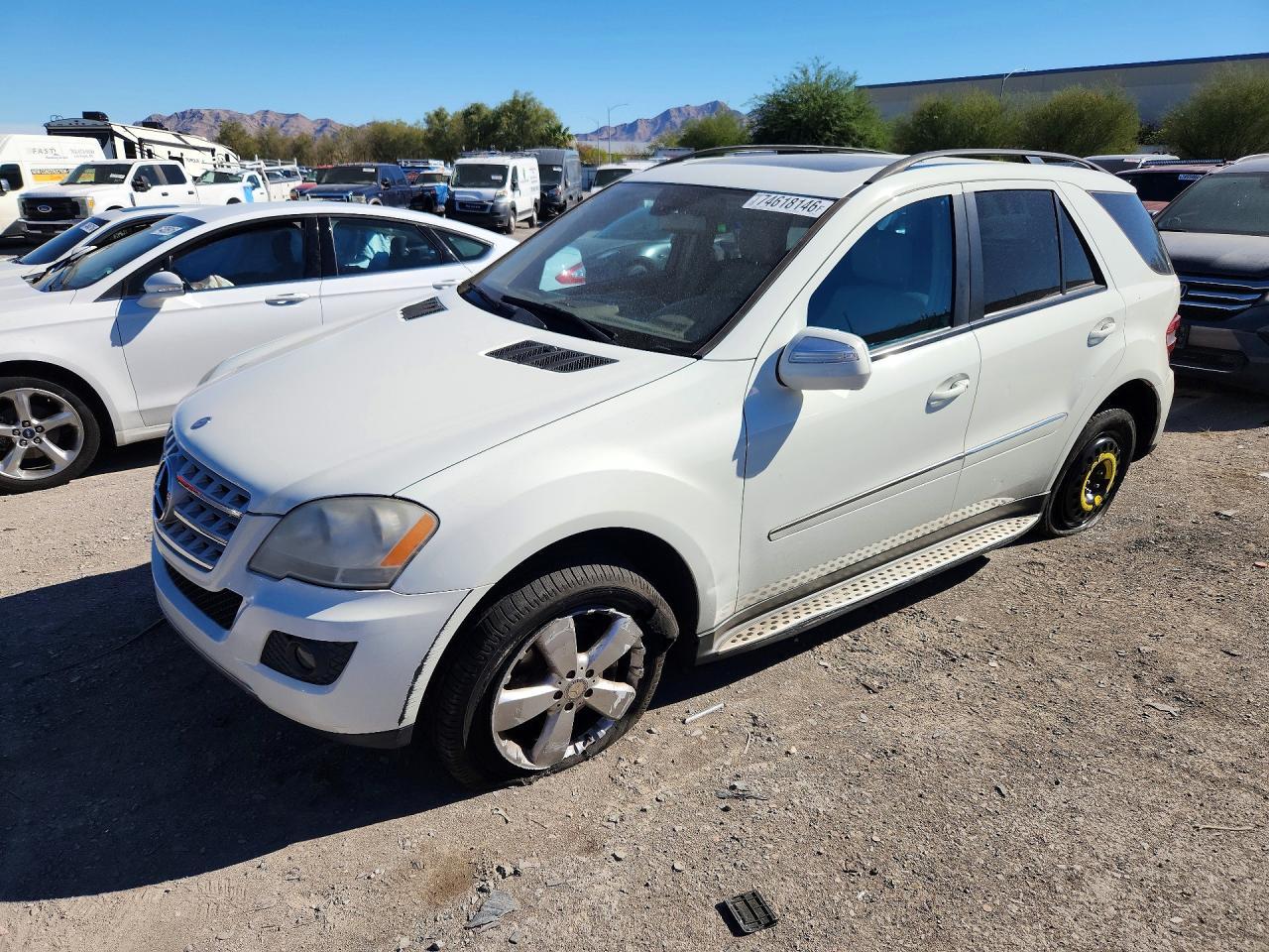 Vue de 2009 MERCEDES-BENZ ML 350, angle 1