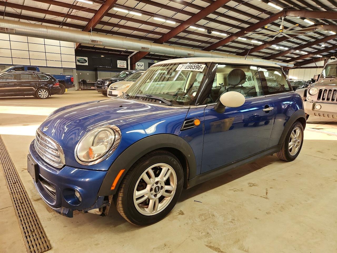 منظر 2013 MINI COOPER، زاوية 1