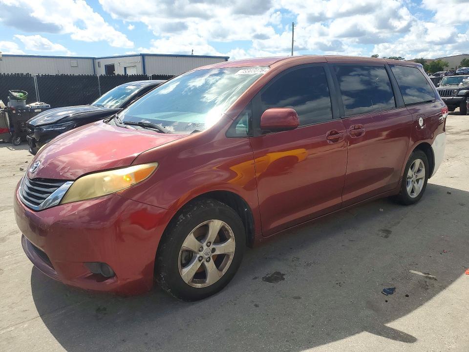 2012 TOYOTA SIENNA LE 8-PASSENGER  