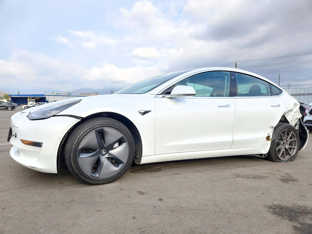 منظر 2020 TESLA MODEL 3، زاوية 1