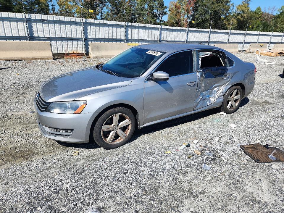 2013 VOLKSWAGEN PASSAT SE  