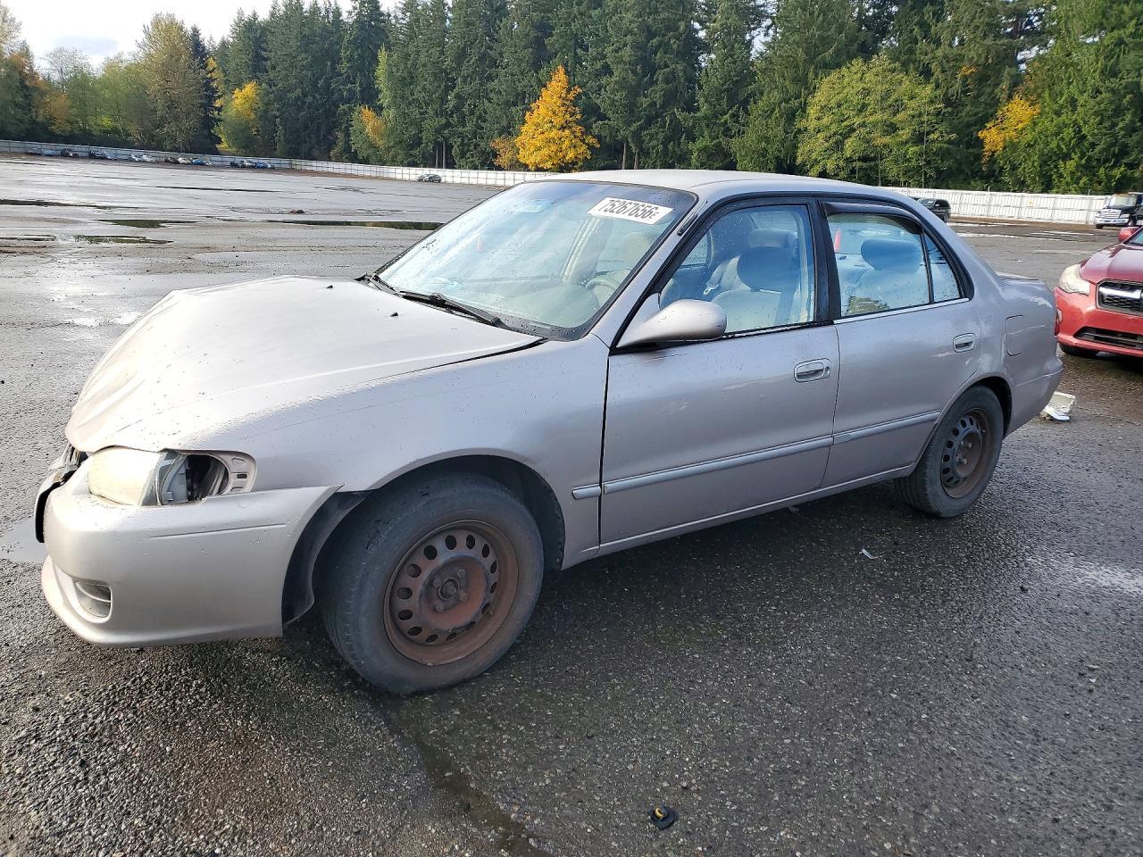Vue de 2001 TOYOTA COROLLA LE, angle 1