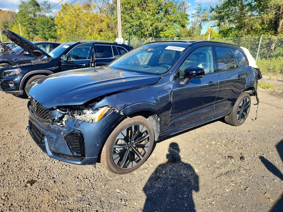 2026 VOLVO XC60 PLUS  