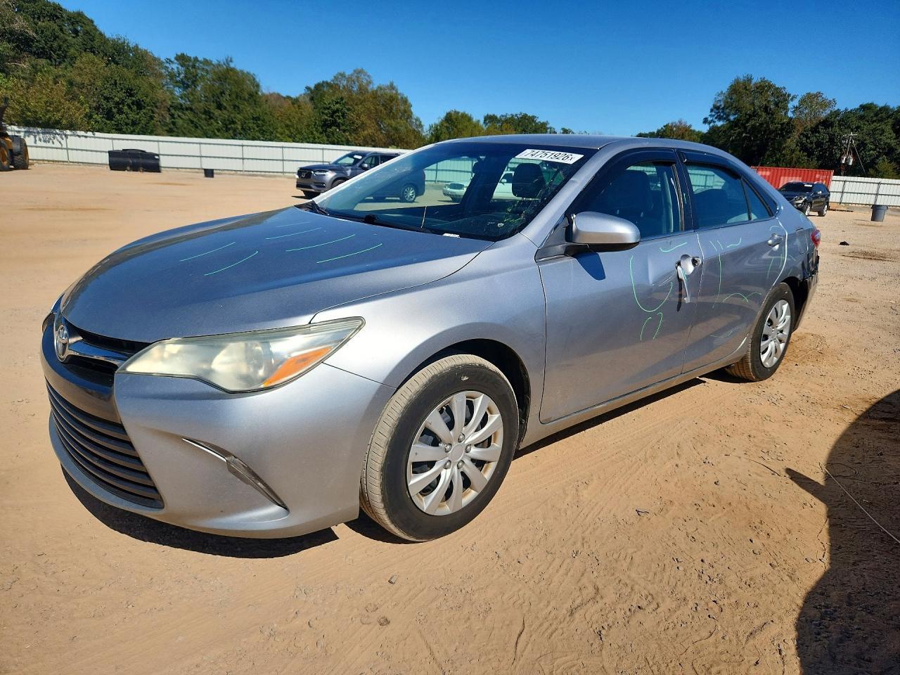 Vedere 2015 TOYOTA CAMRY LE, unghi 1