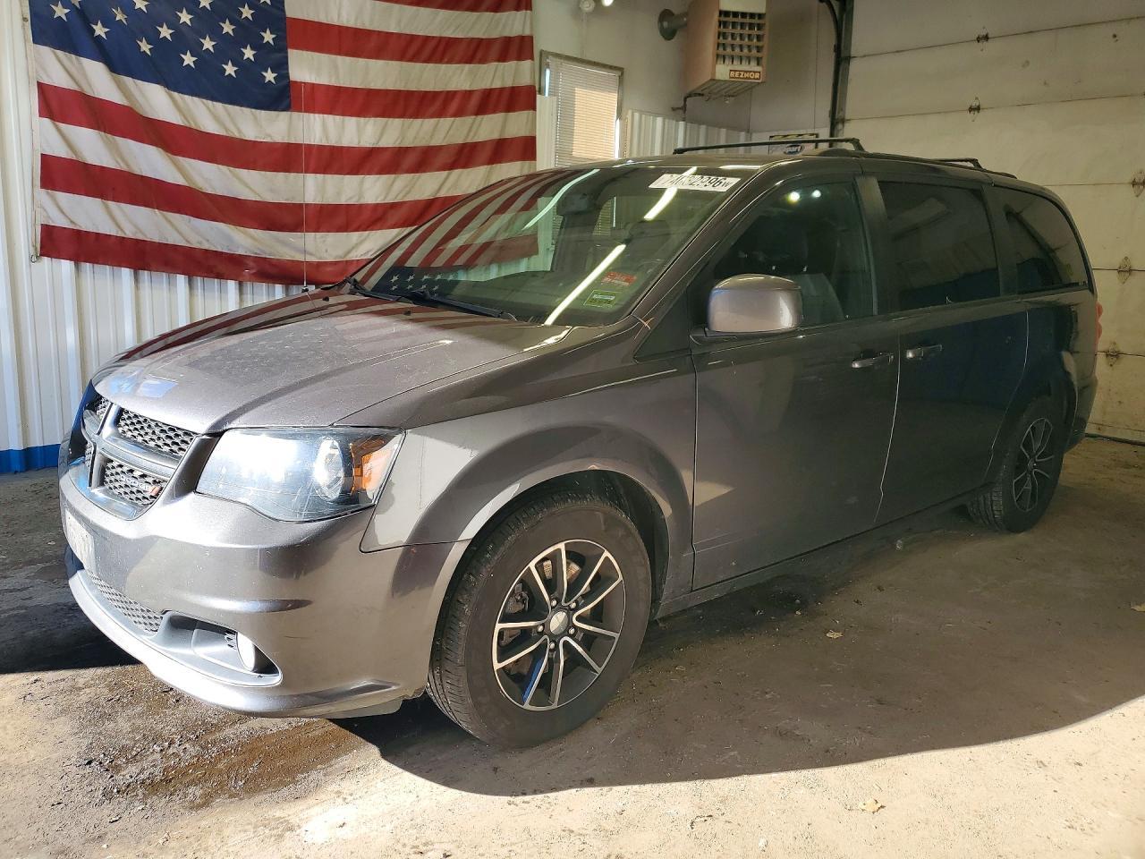 Вид 2018 DODGE GRAND CARAVAN GT, угол 1