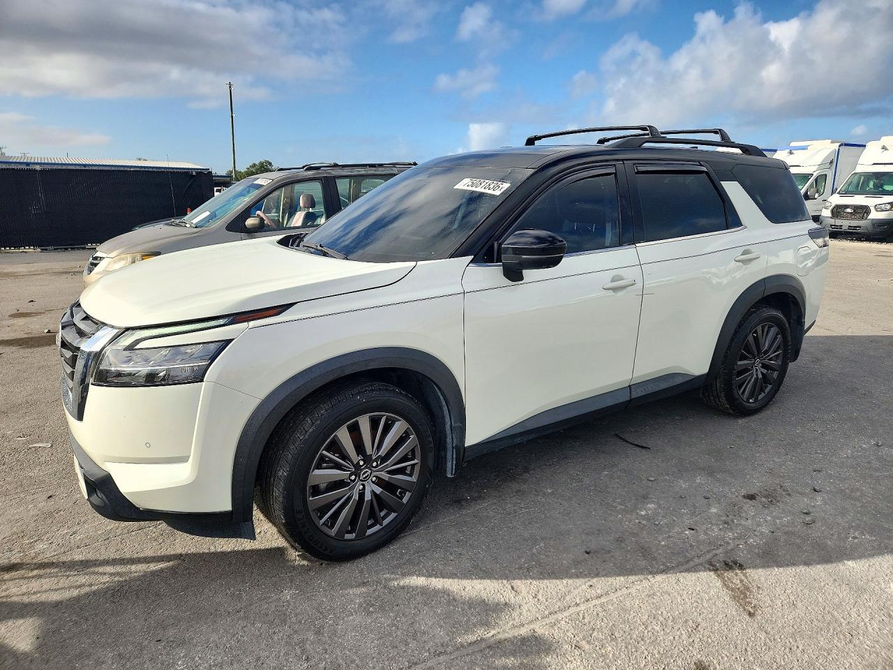 منظر 2022 NISSAN PATHFINDER SL، زاوية 1