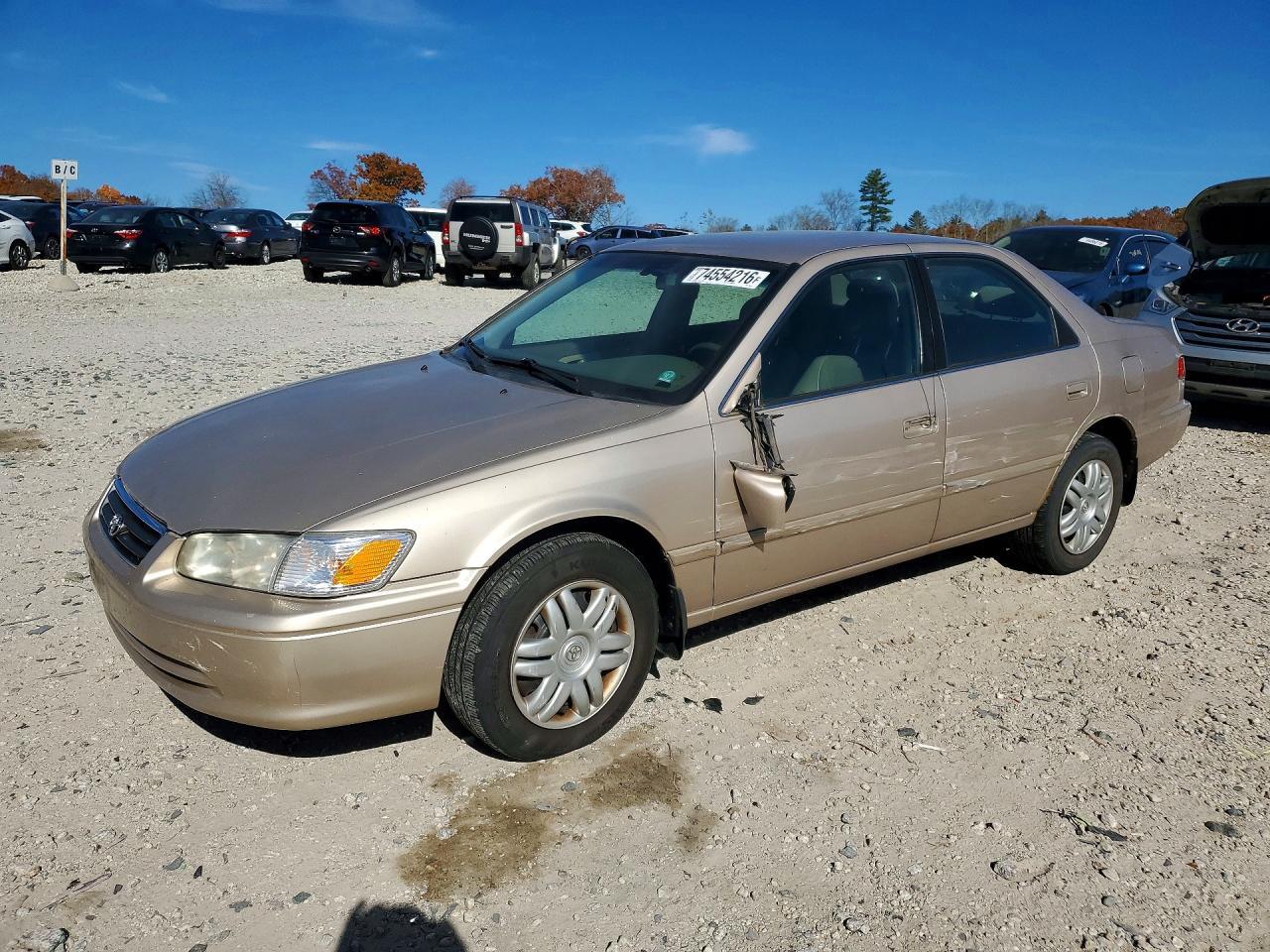 Vue de 2001 TOYOTA CAMRY LE, angle 1