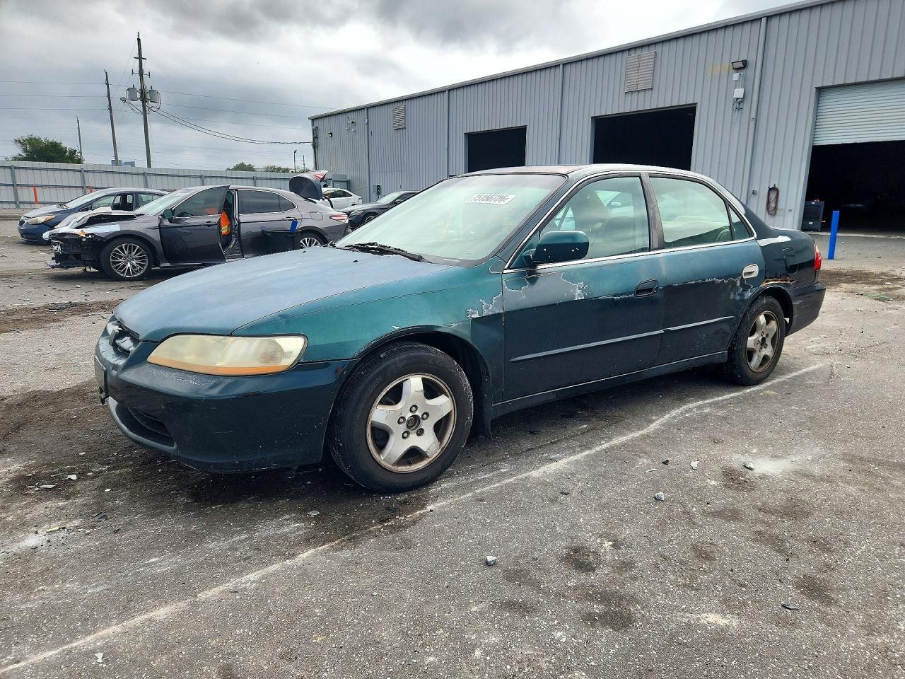Vue de 1998 HONDA ACCORD EX, angle 1